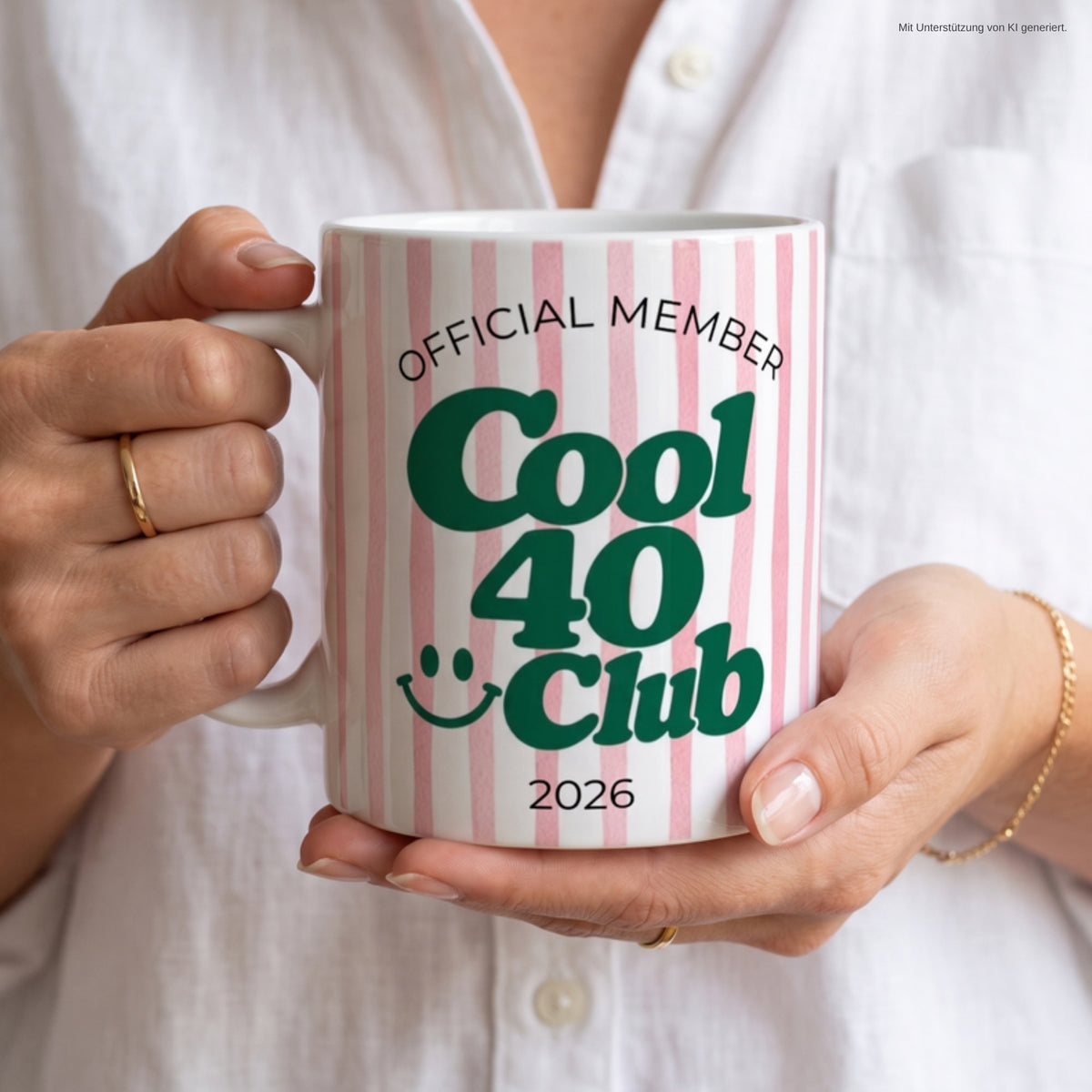 Hände halten Tasse Cool 40 Club 2026 rosa