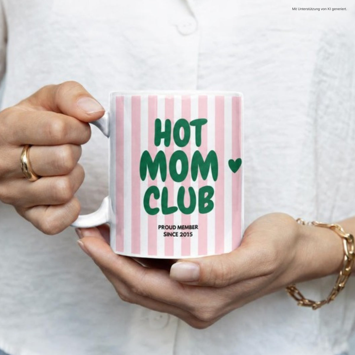Hände halten Hot Mom Club Tasse 2015