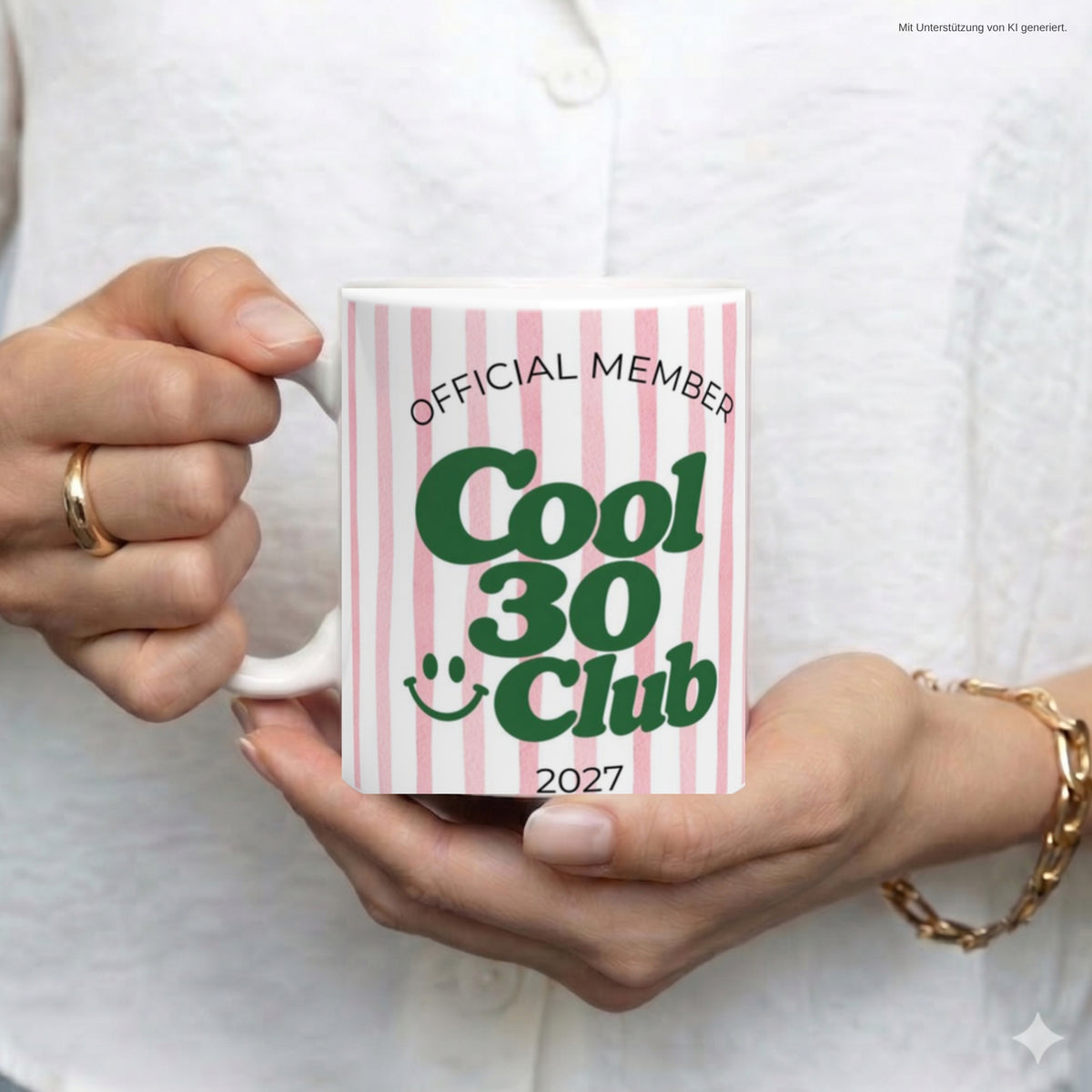 Hände halten Tasse Cool 30 Club 2027 rosa