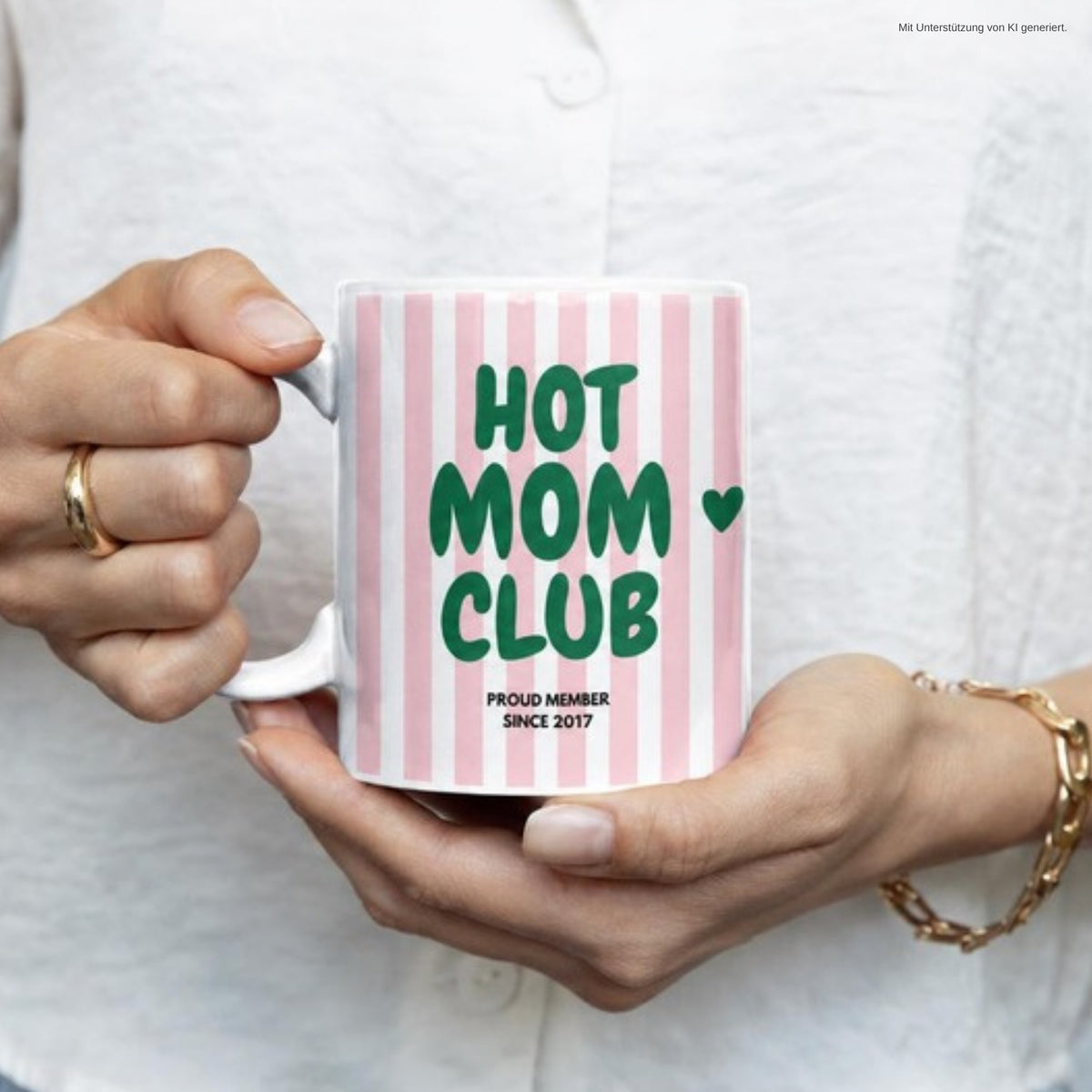 Hände halten Hot Mom Club Tasse 2017