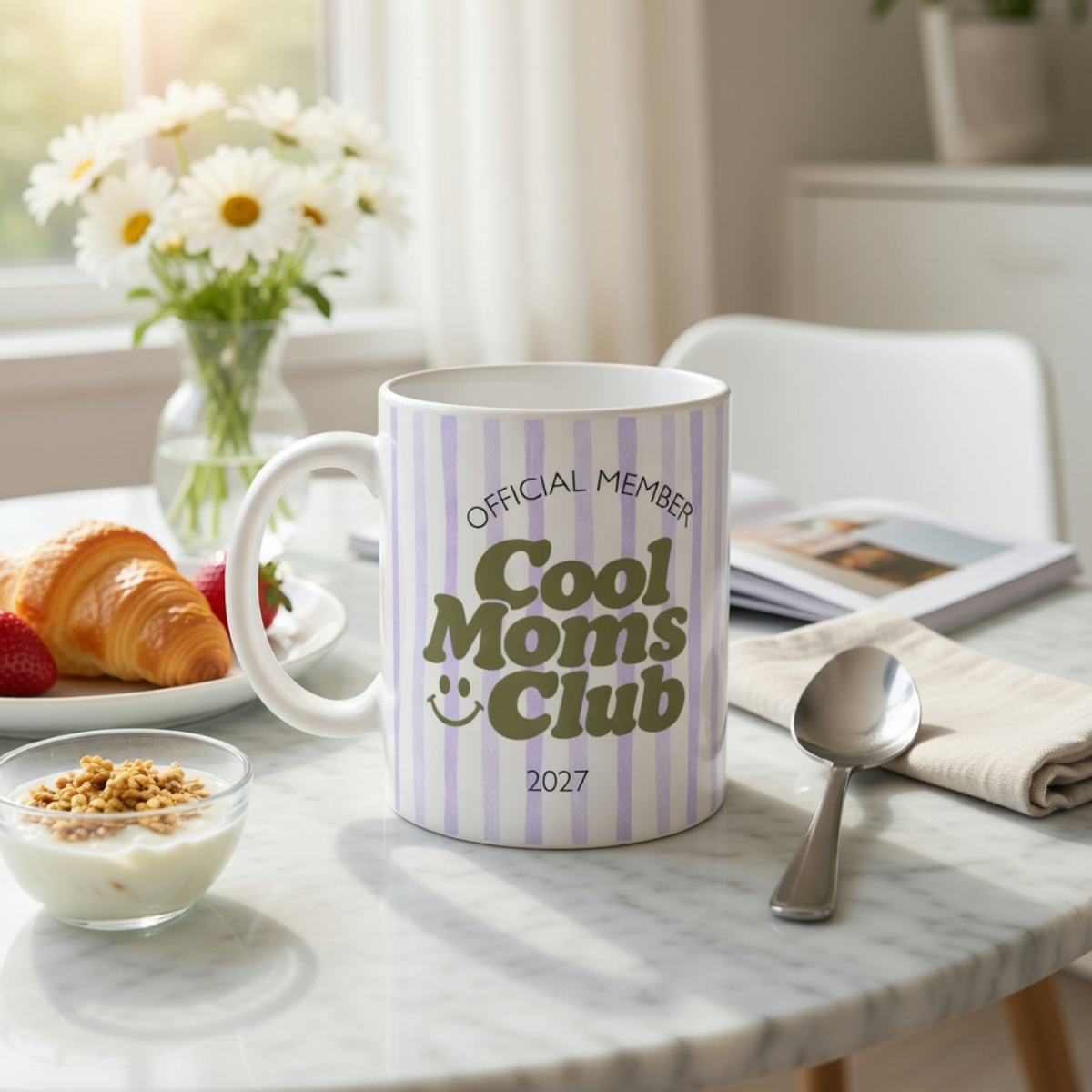 Tasse Cool Moms Club Lila (2020 bis 2027 oder ohne Jahreszahl)