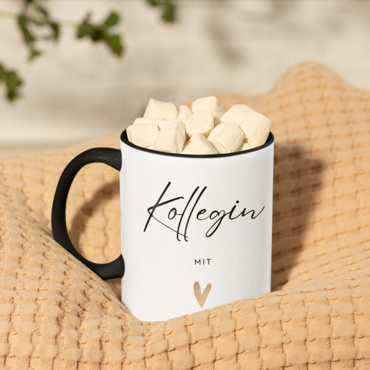Kollegin mit Herz Tasse  - Schwarz (330ml)